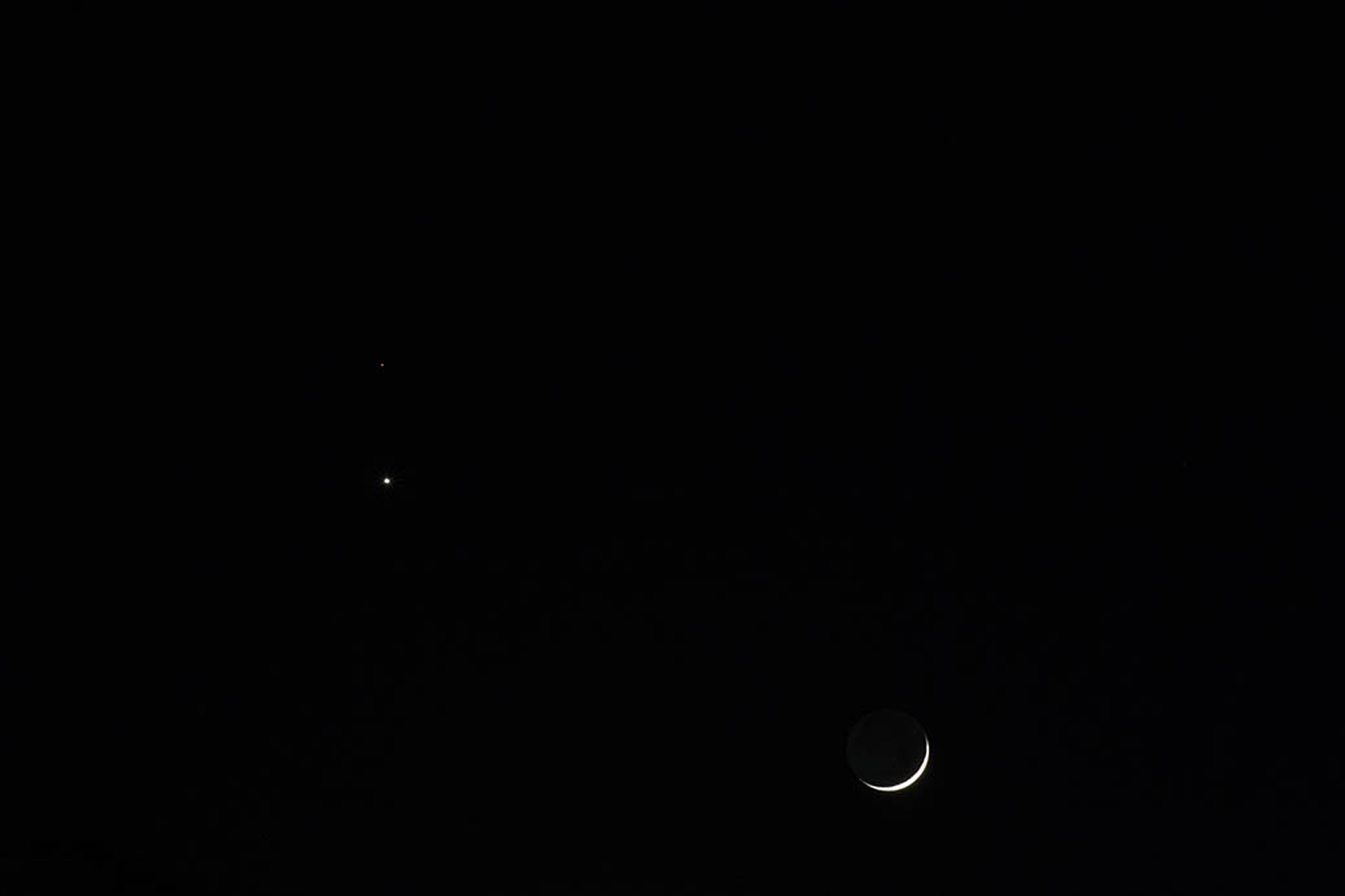 Mars, venus and the Moon By Tony Hayes.  20th February 18.49 UT Year unknown, Canon EOS 1200D. f/22 ISO-6400 1.6 second exposure time. Brightness & contrast adjusted in Photoshop